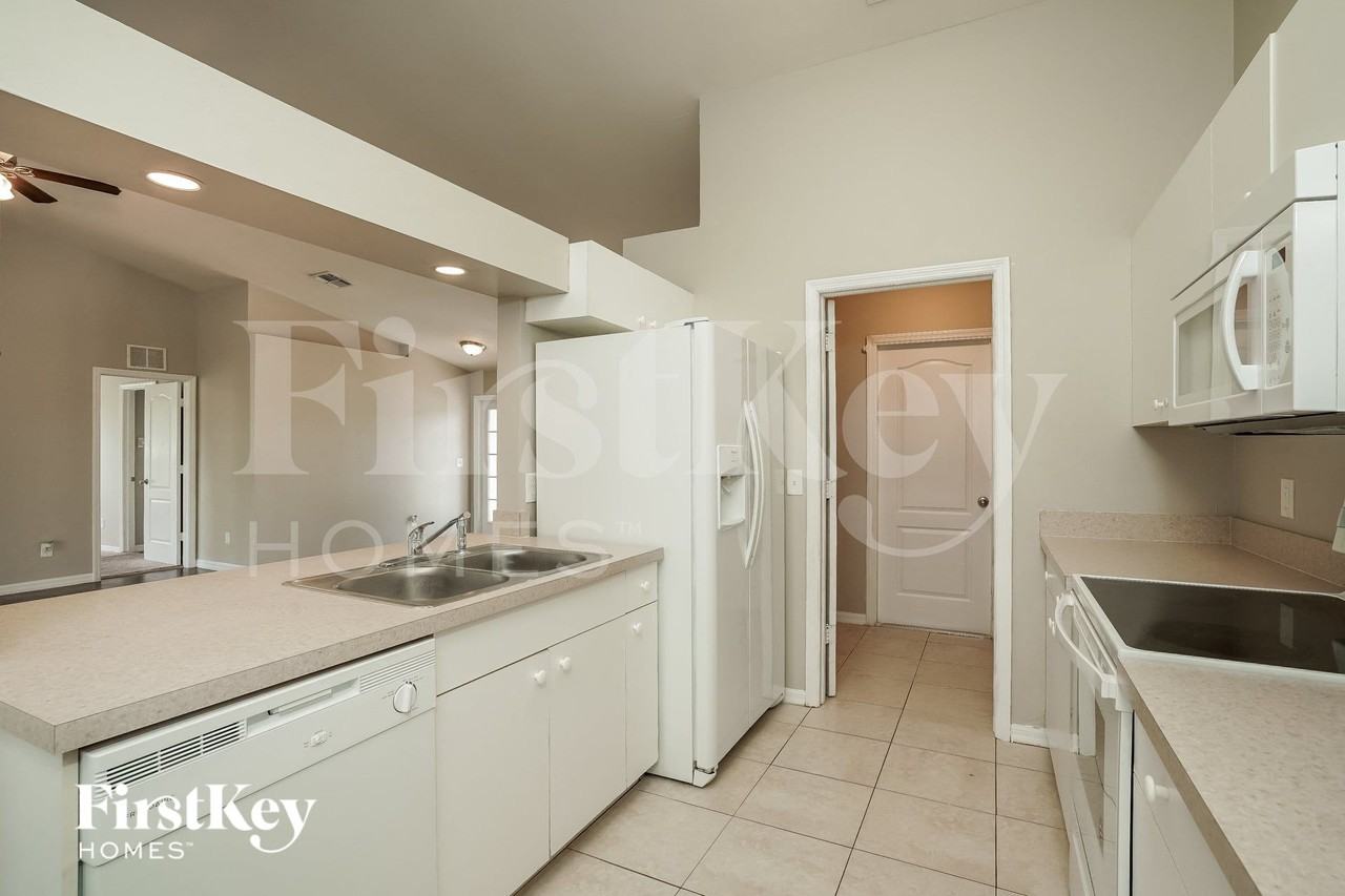 3208 9th St W - Photo 5 of 15