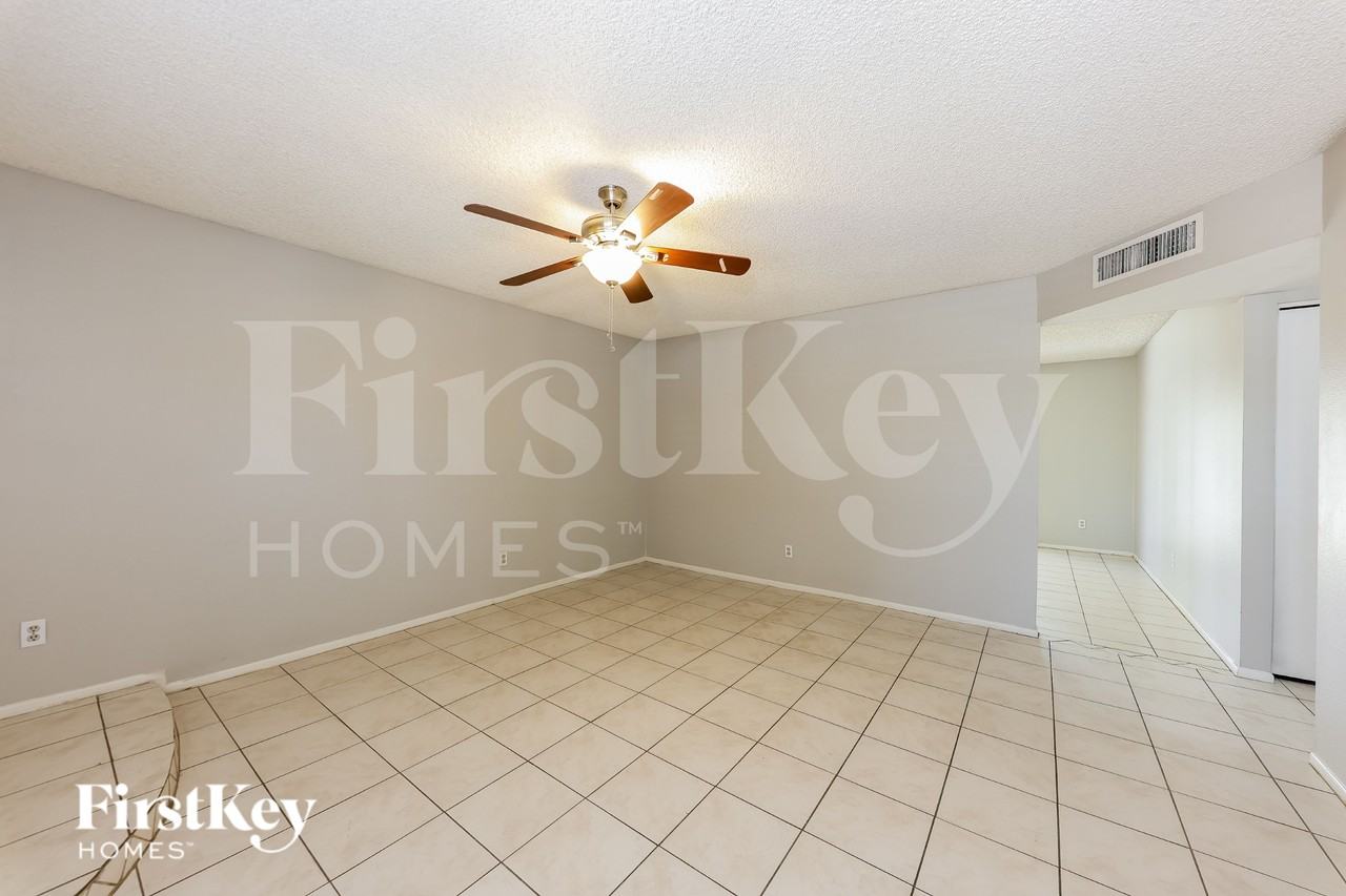 2922 E Sierra St - Photo 2 of 16