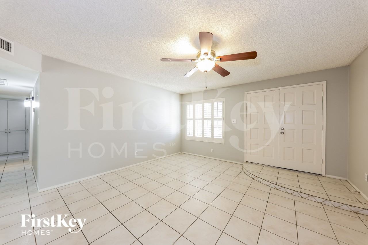 2922 E Sierra St - Photo 3 of 16