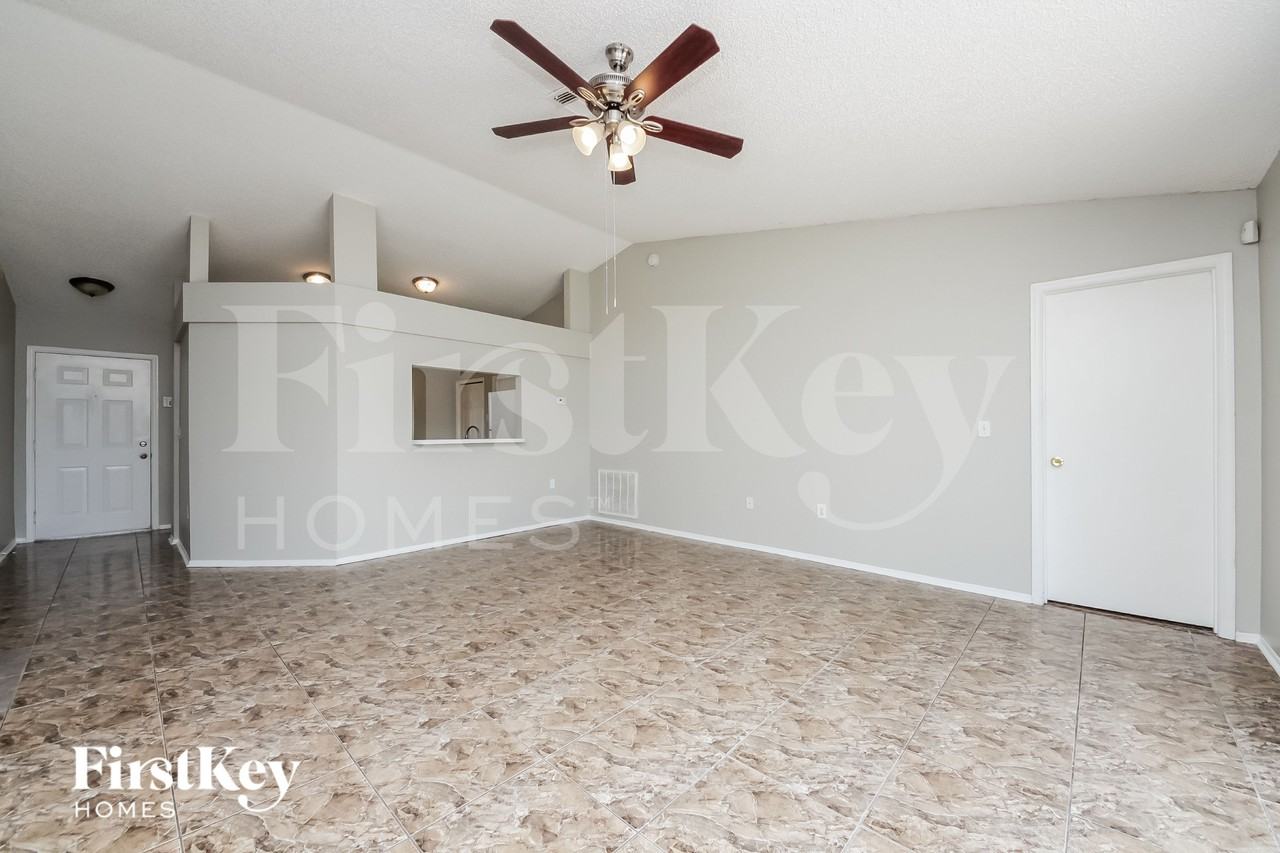 2412 Quail Cove Ct - Photo 5 of 16