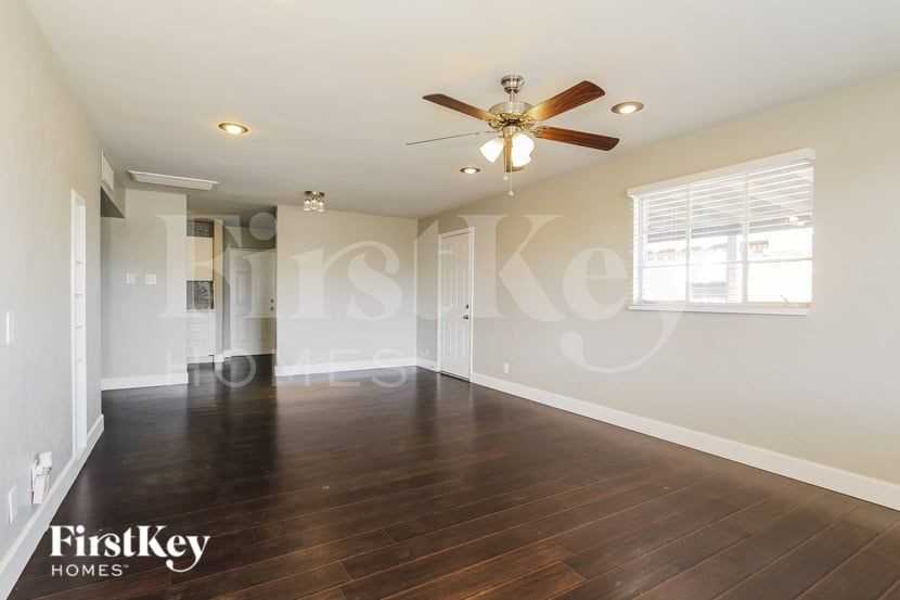 2016 W Whitton Ave - Photo 3 of 16