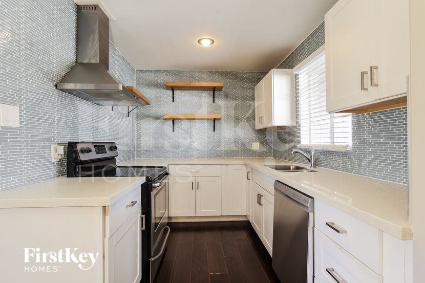 2016 W Whitton Ave - Photo 6 of 16