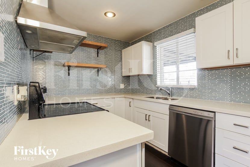 2016 W Whitton Ave - Photo 7 of 16