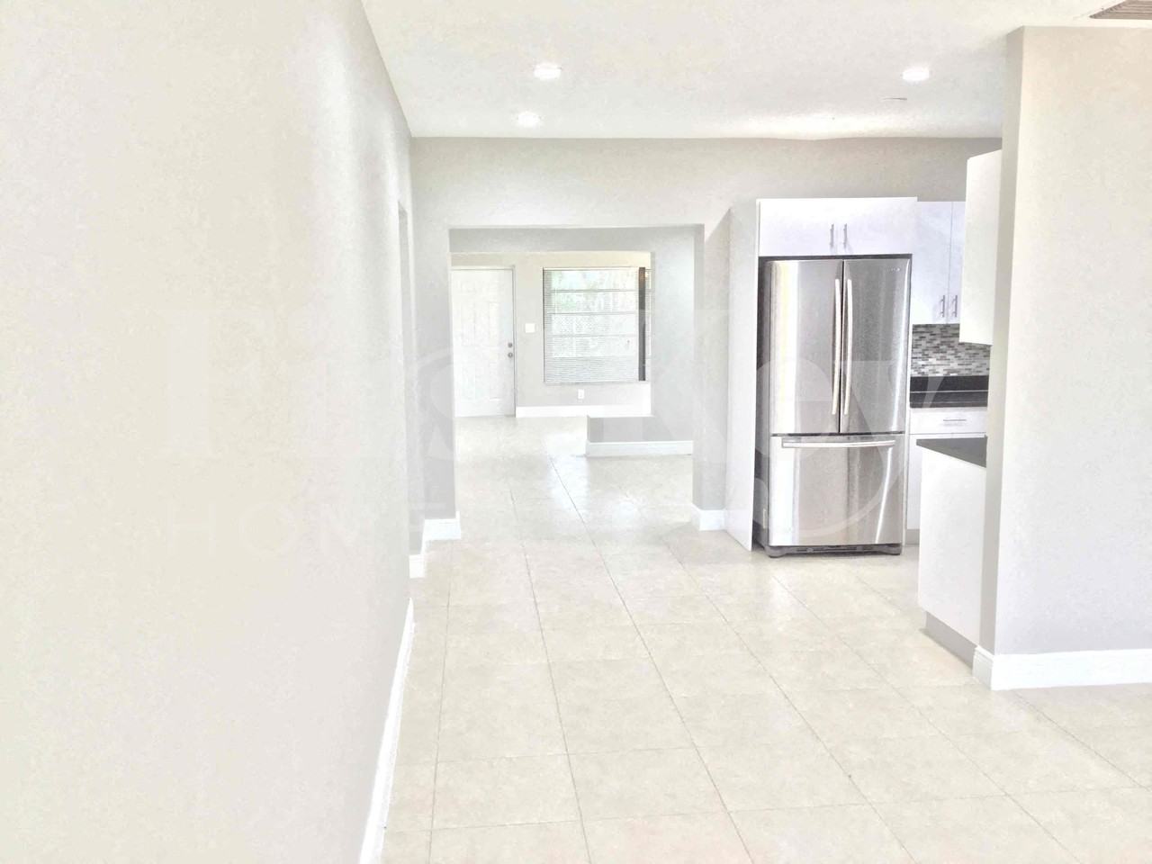 1761 Ne 170th St - Photo 3 of 21