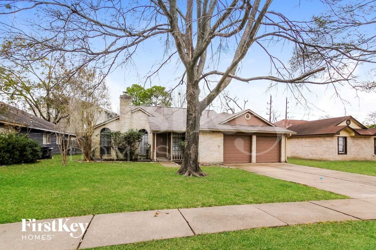 15410 Pebble Lake Dr - Photo 2 of 16