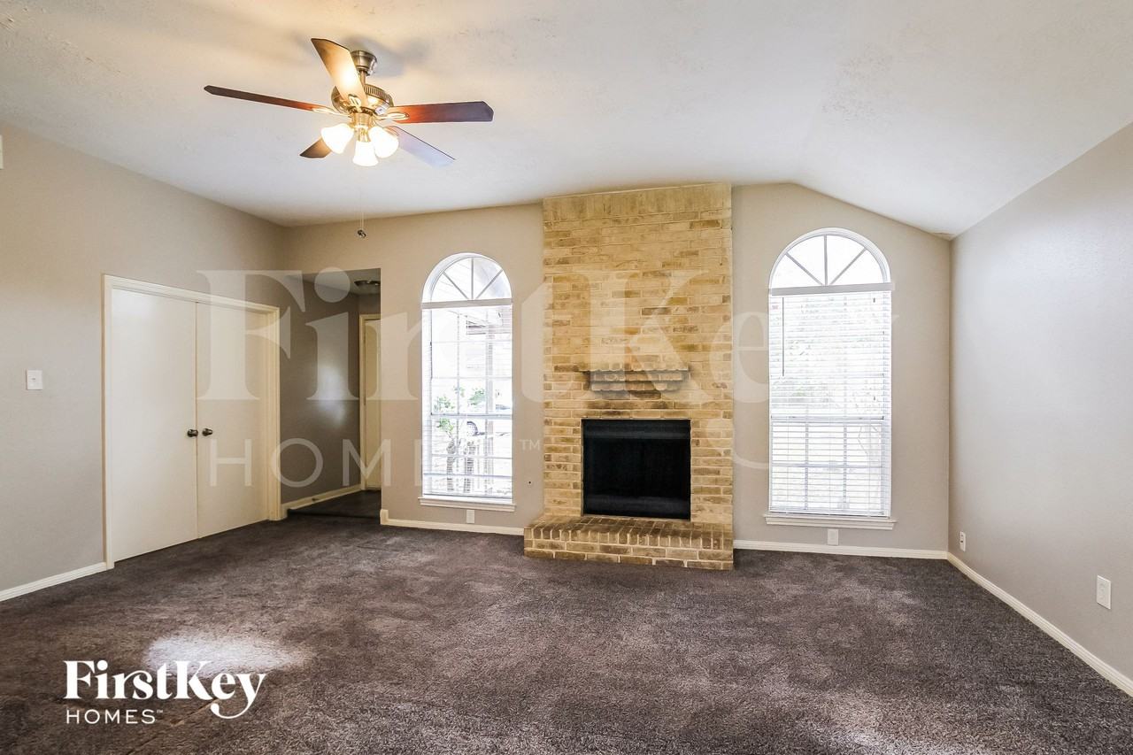 15410 Pebble Lake Dr - Photo 4 of 16