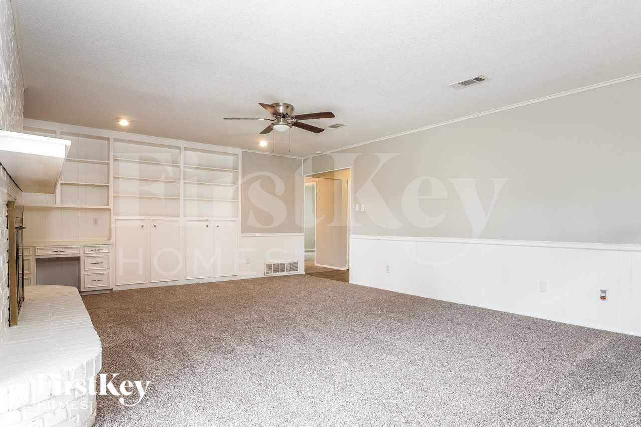 1424 Wreyhill Dr - Photo 4 of 17