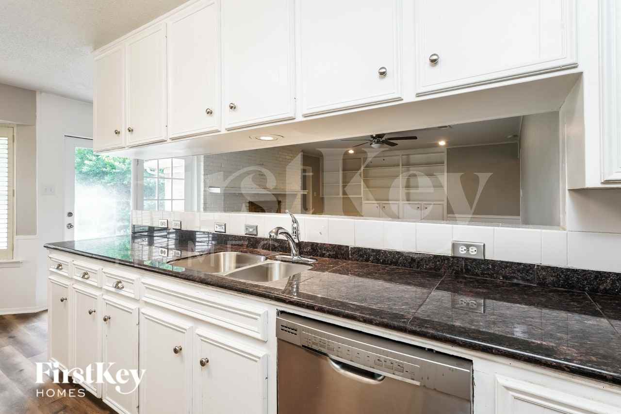 1424 Wreyhill Dr - Photo 6 of 17