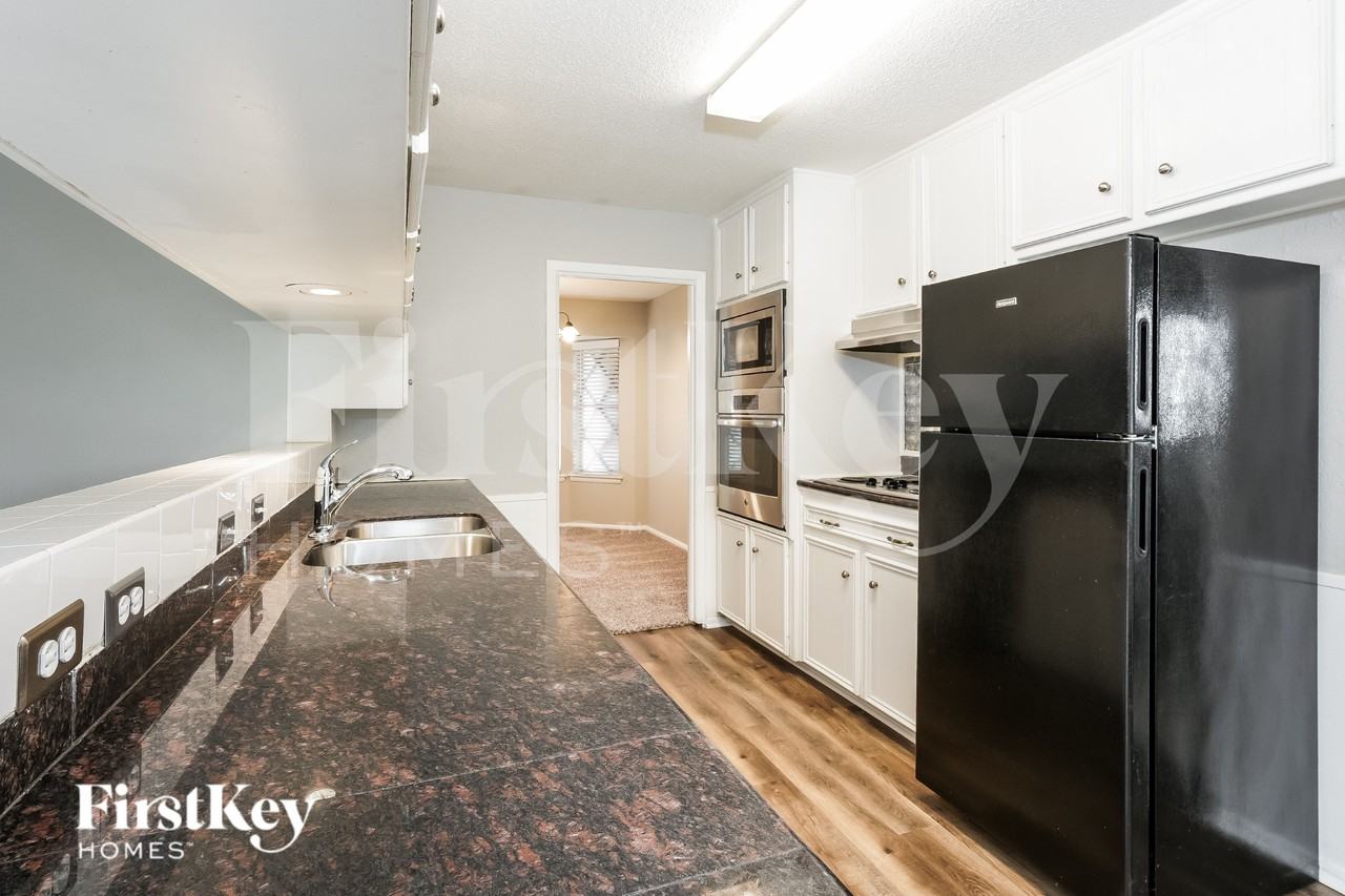1424 Wreyhill Dr - Photo 7 of 17