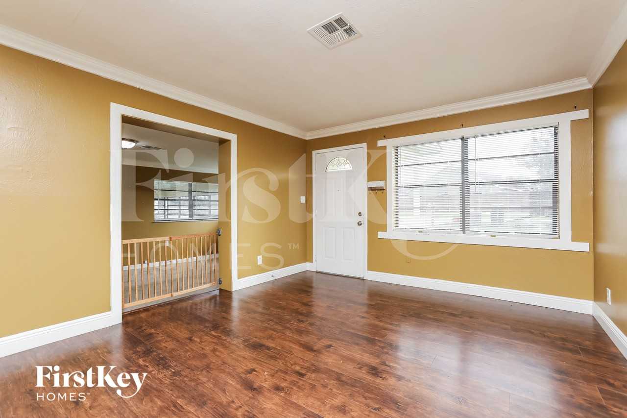 1228 Helen St - Photo 2 of 16