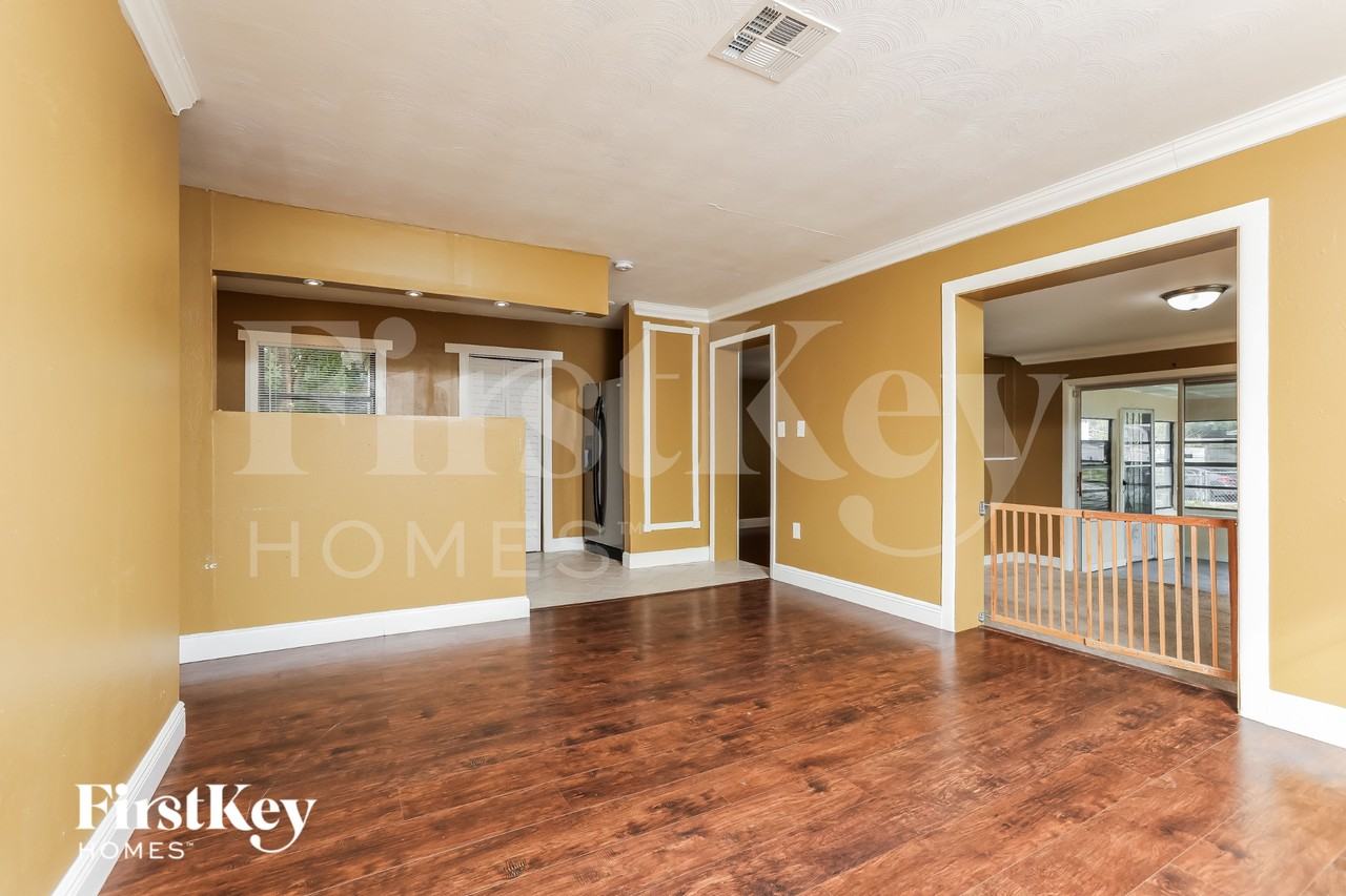 1228 Helen St - Photo 3 of 16