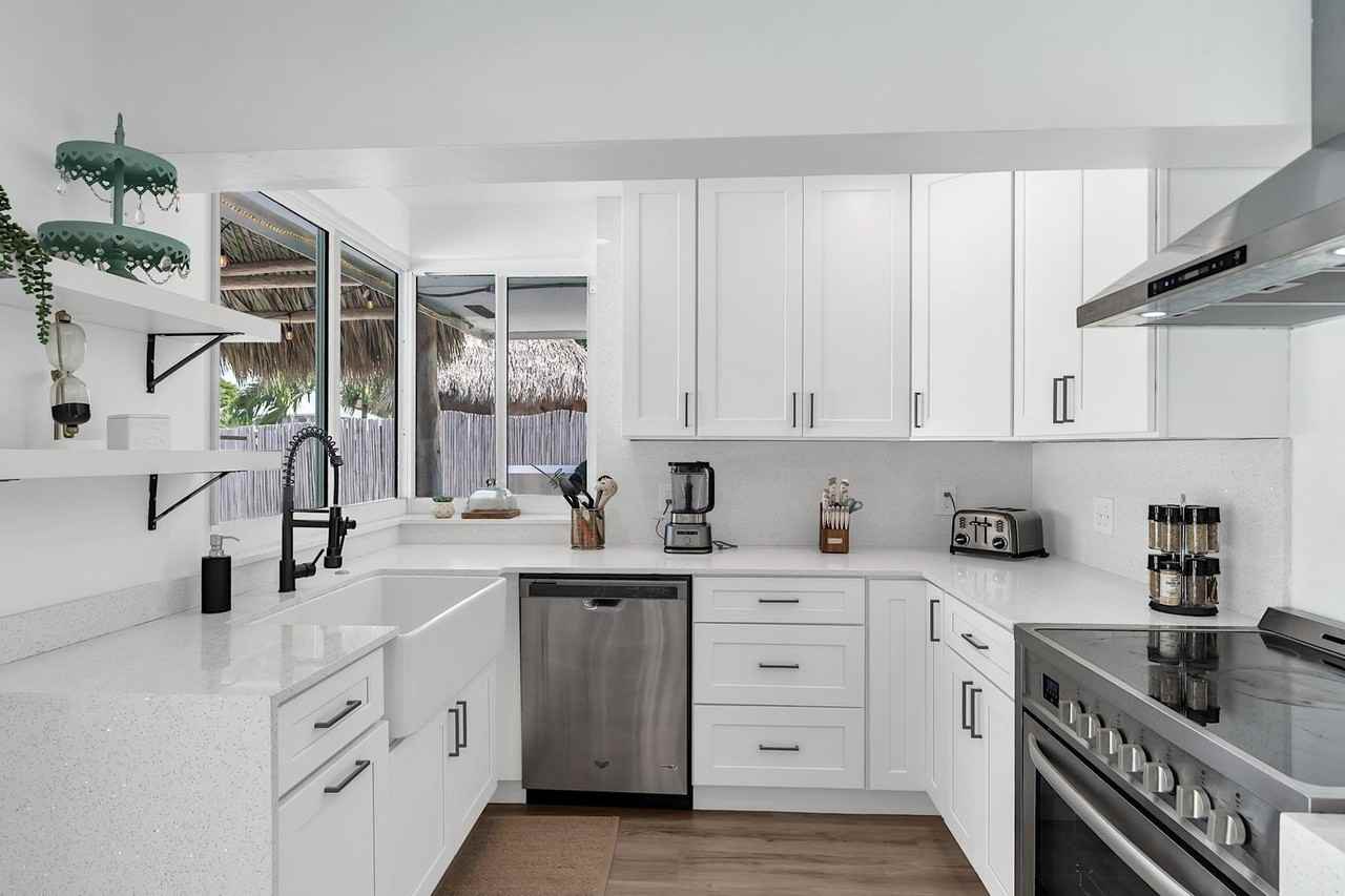 2233 Se 15th St - Photo 3 of 19