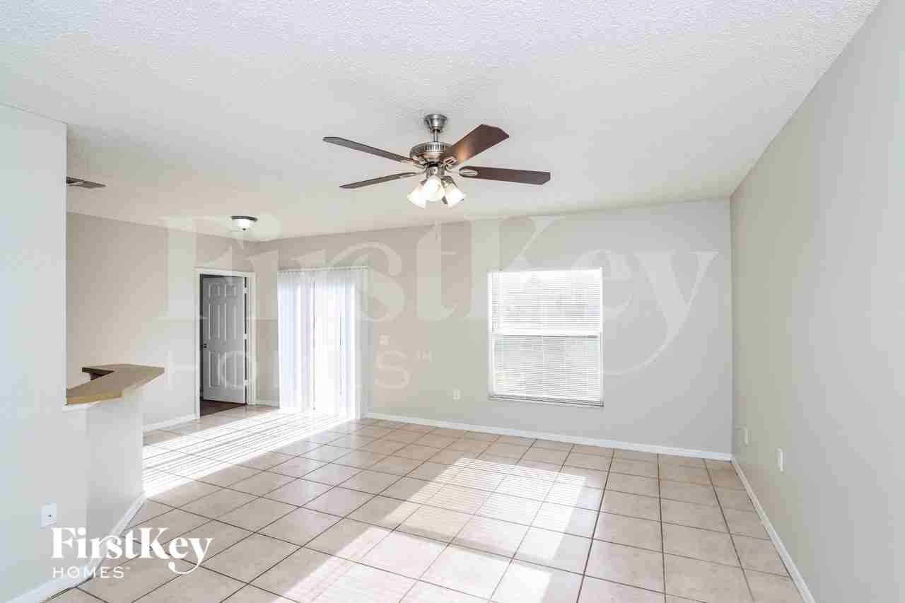 113 Marsh St - Photo 3 of 16