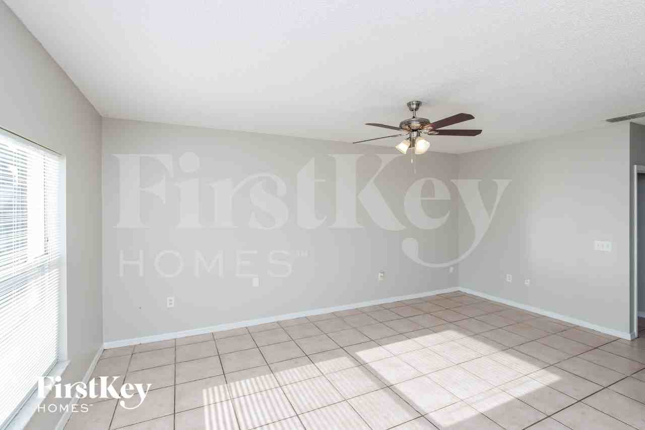 113 Marsh St - Photo 4 of 16
