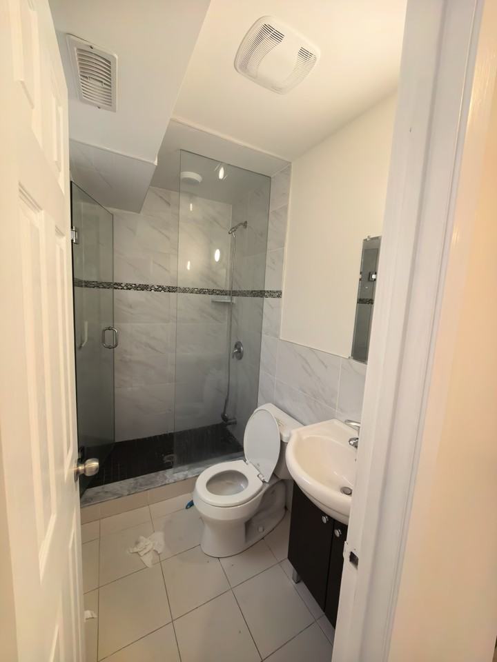 209 McCaul St - Photo 3 of 10