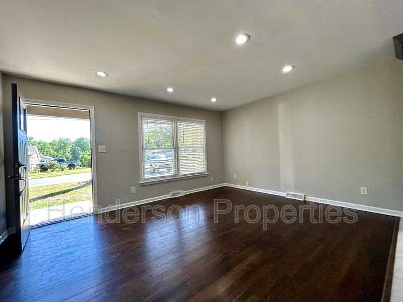 3932 Slagle Dr - Photo 4 of 19