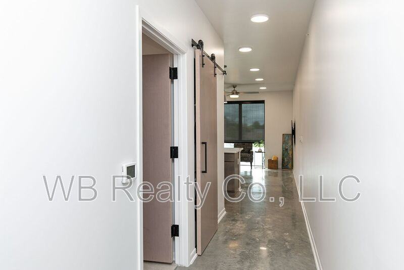 315 5th St #306 - Photo 3 of 28