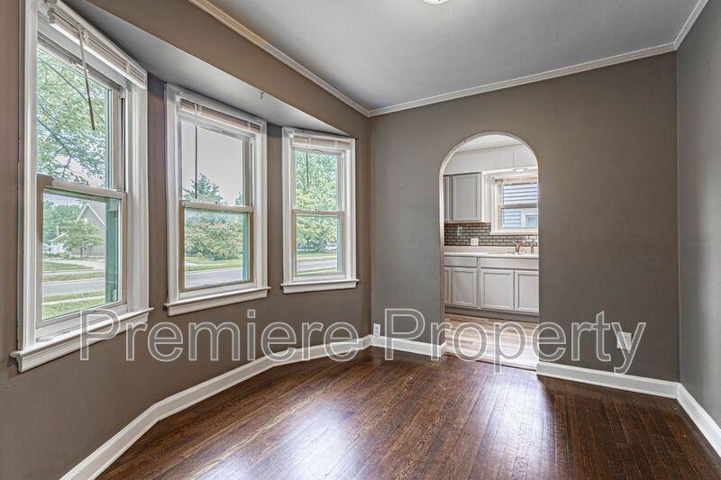 1705 S Northern Blvd - Photo 3 of 9