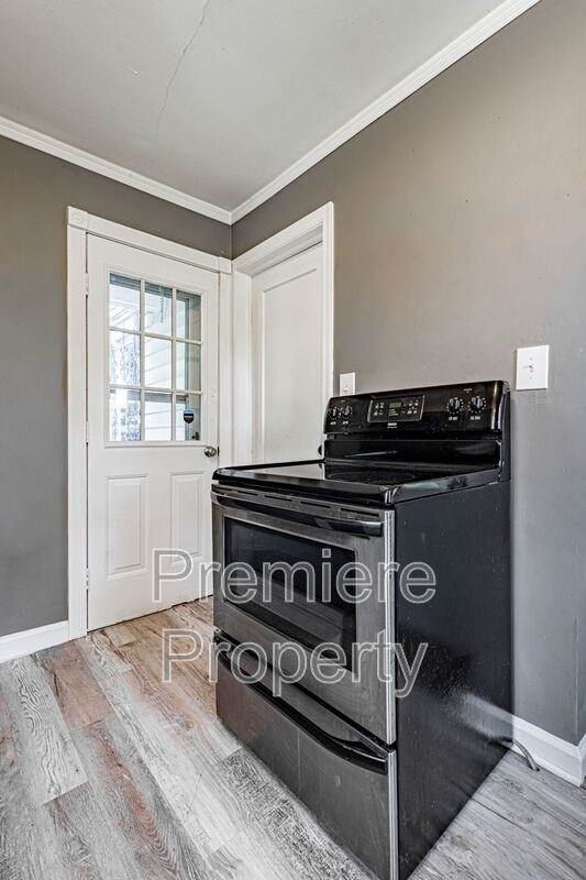 1705 S Northern Blvd - Photo 5 of 9