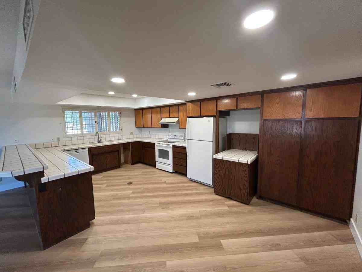 985 E Campina Ln - Photo 2 of 10