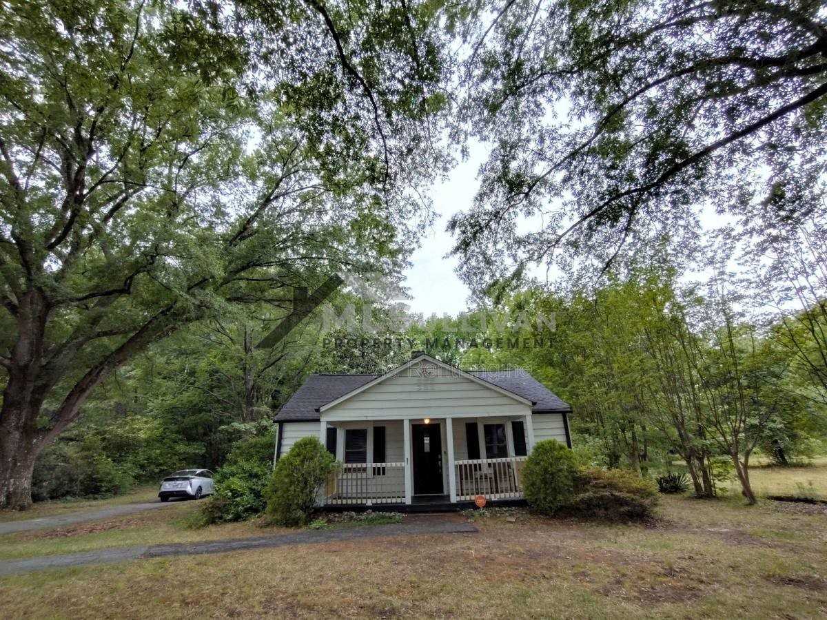 808 Glenco Rd - Photo 2 of 10