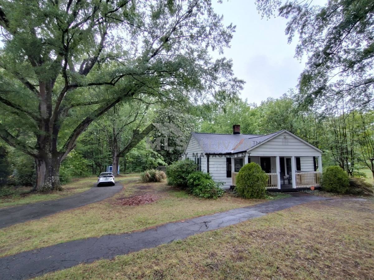 808 Glenco Rd - Photo 3 of 10