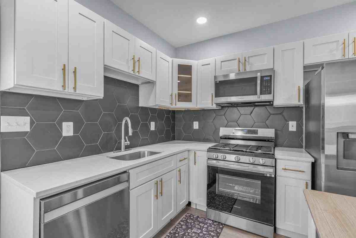 1521 S 19th St - Photo 3 of 10