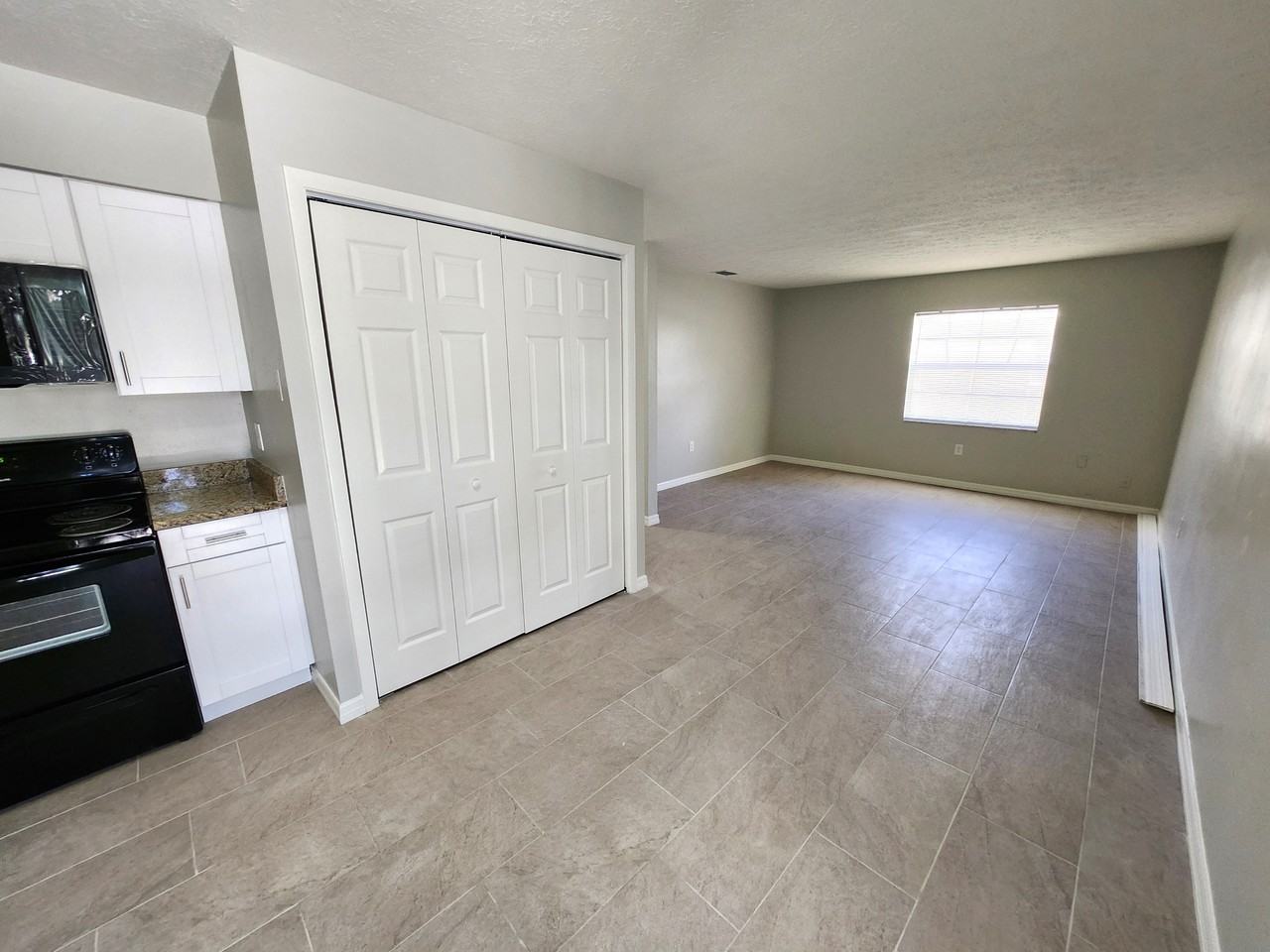 2118 W Comanche Ave #C - Photo 3 of 10