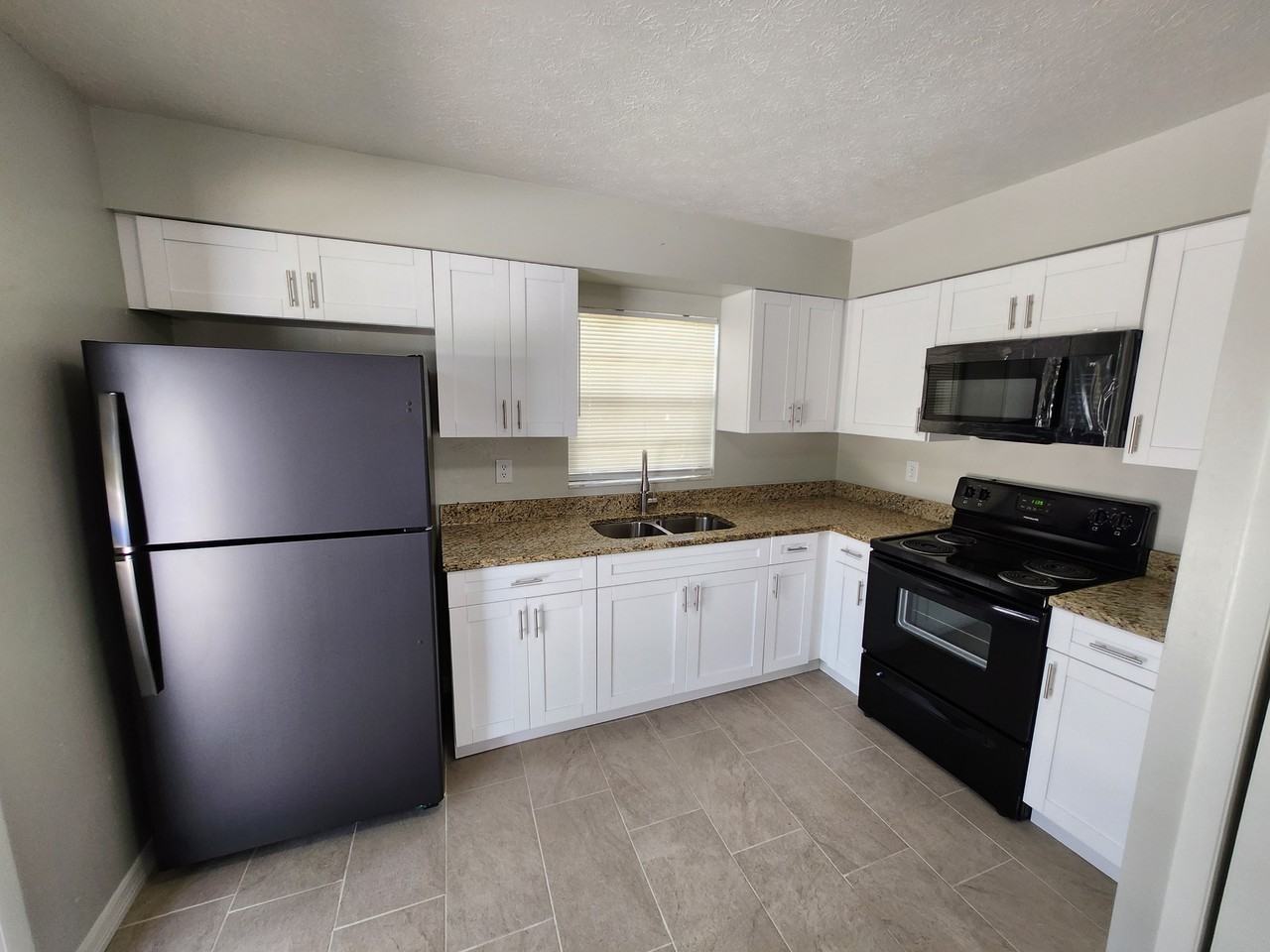 2118 W Comanche Ave #C - Photo 4 of 10