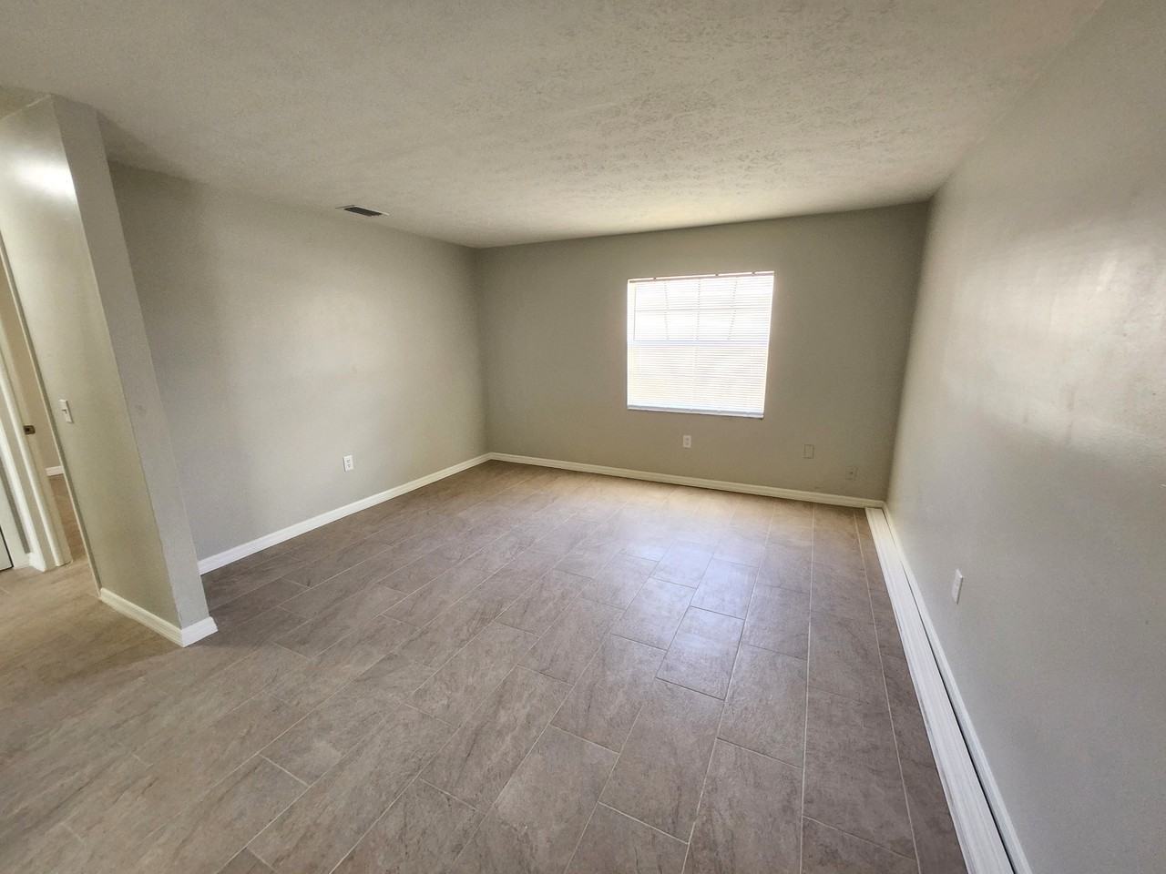 2118 W Comanche Ave #C - Photo 5 of 10