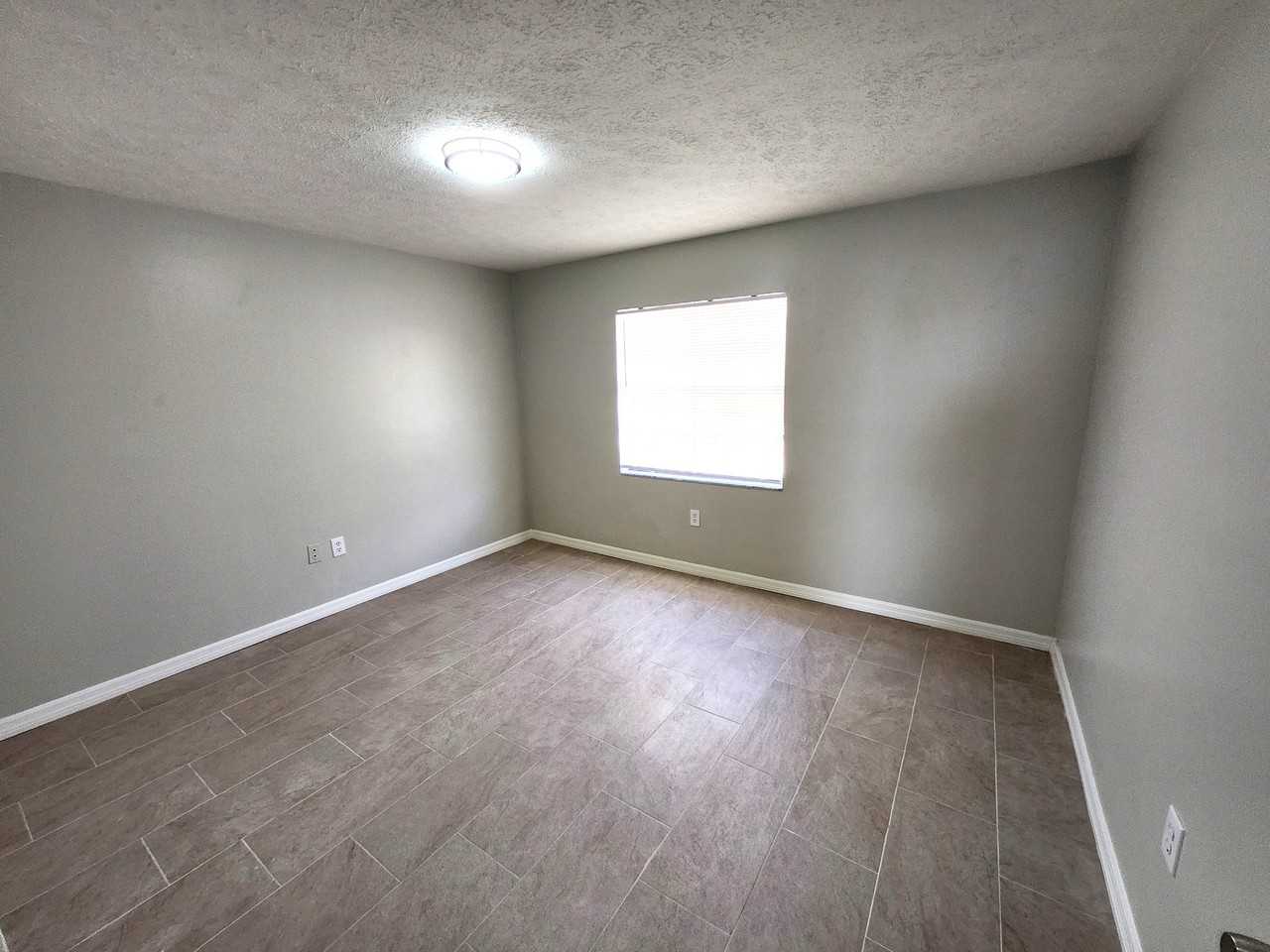 2118 W Comanche Ave #C - Photo 6 of 10