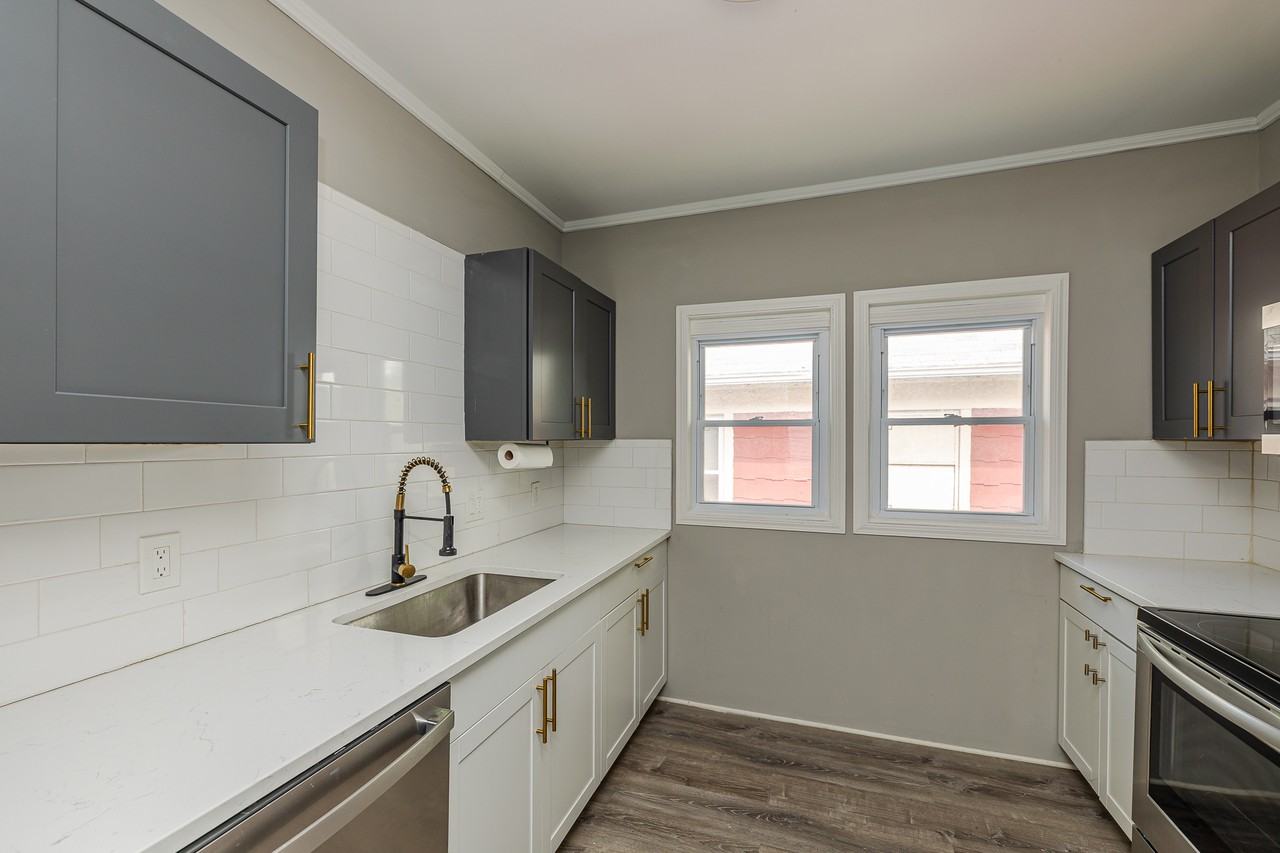 2135 W 105Th St - Photo 2 of 18