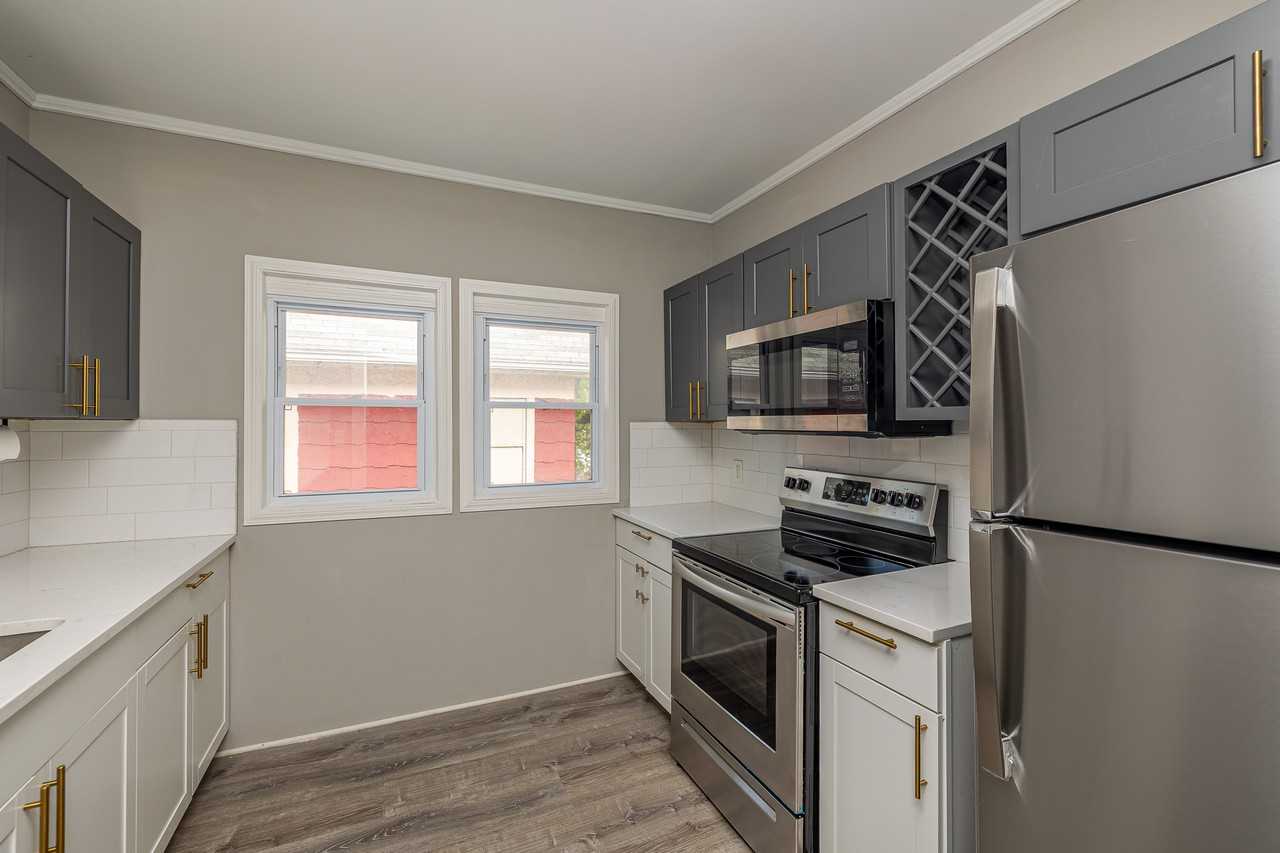 2135 W 105Th St - Photo 3 of 18