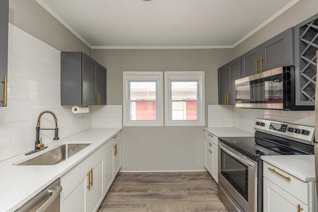 2135 W 105Th St - Photo 4 of 18