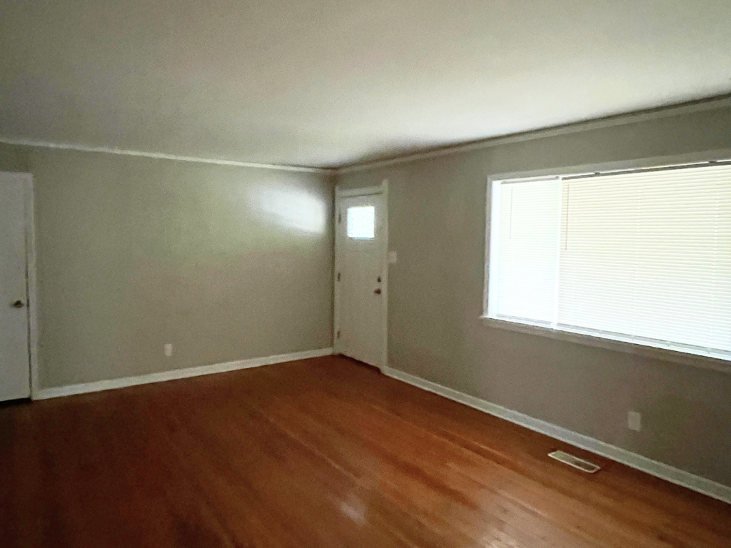 4700 N Locust St - Photo 3 of 20