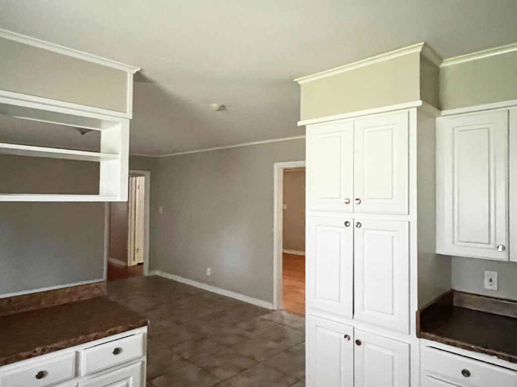 4700 N Locust St - Photo 4 of 20