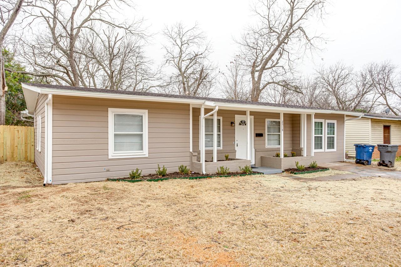 2518 Winthrop Dr - Photo 4 of 23