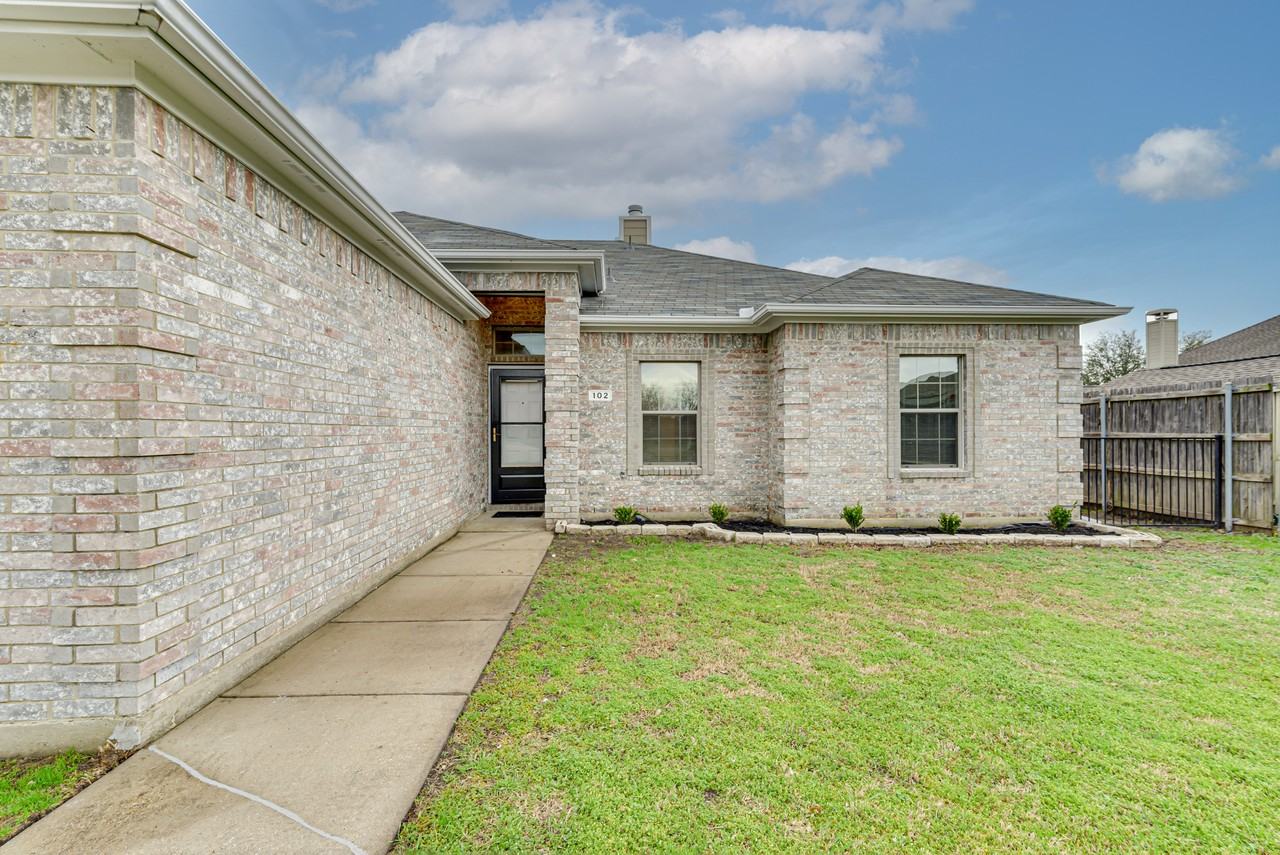 102 Paloma Cir - Photo 3 of 34