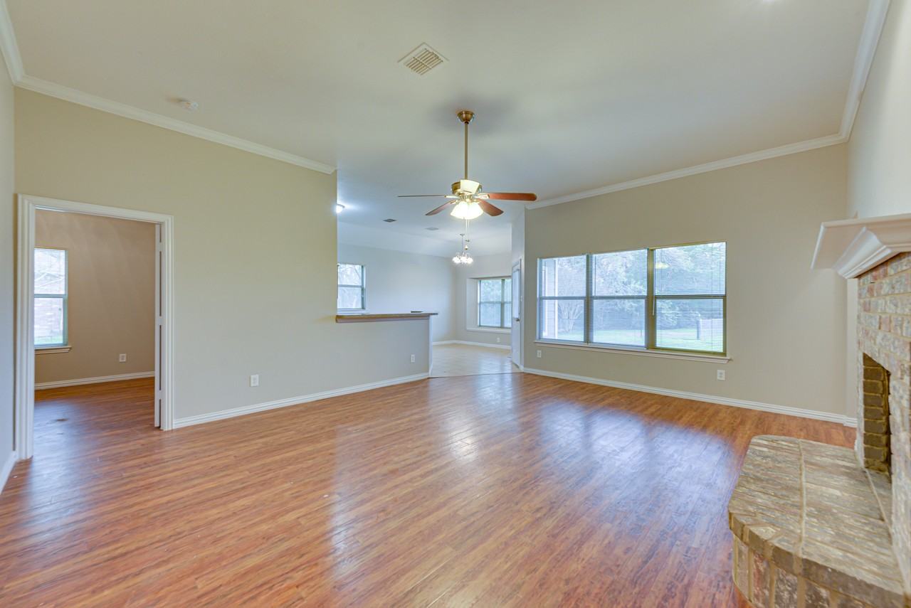 102 Paloma Cir - Photo 4 of 34
