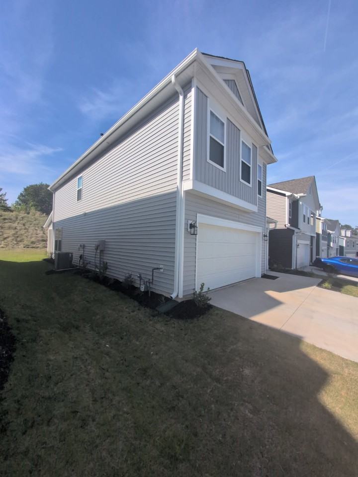 1049 Nadine Way - Photo 6 of 20