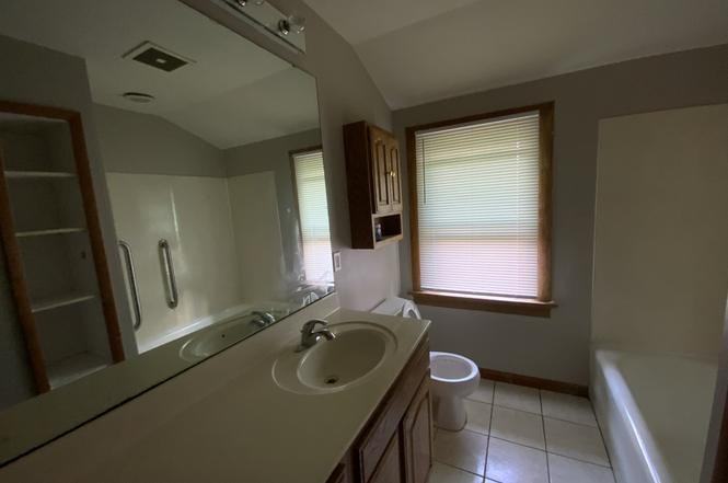 6927 Raymond Ave - Photo 2 of 3