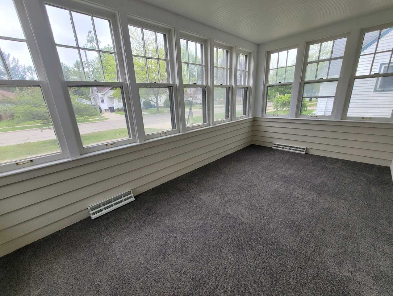 303 E 14th St - Photo 5 of 14
