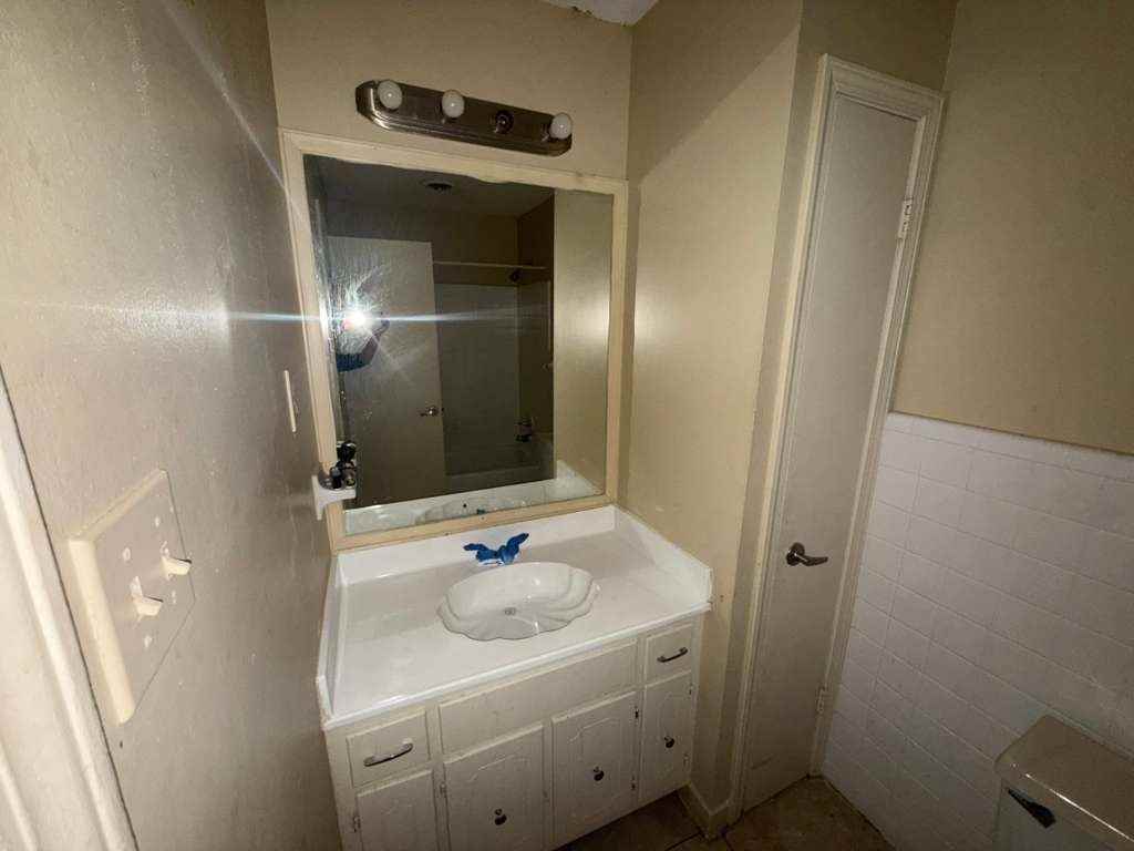 3907 Bowmar Cv - Photo 3 of 10