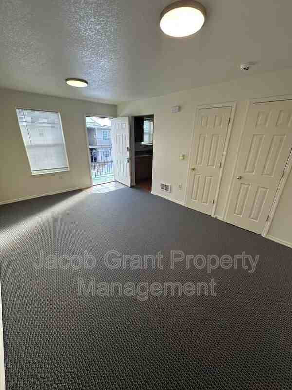 1378 Curlew Dr #142 - Photo 5 of 10