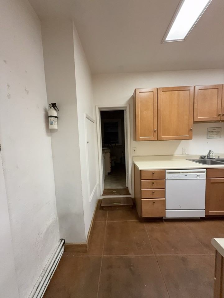325 N Main St - Photo 5 of 14