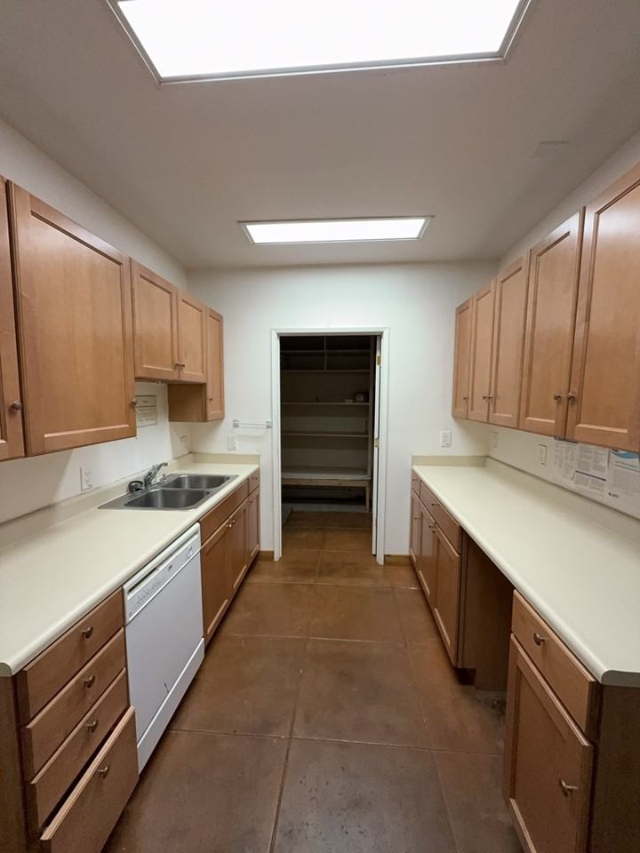 325 N Main St - Photo 6 of 14