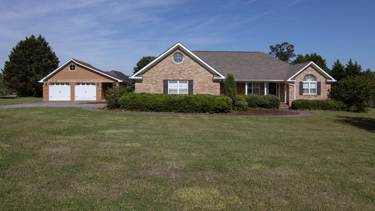 28 Summerwind Dr - Photo 2 of 50