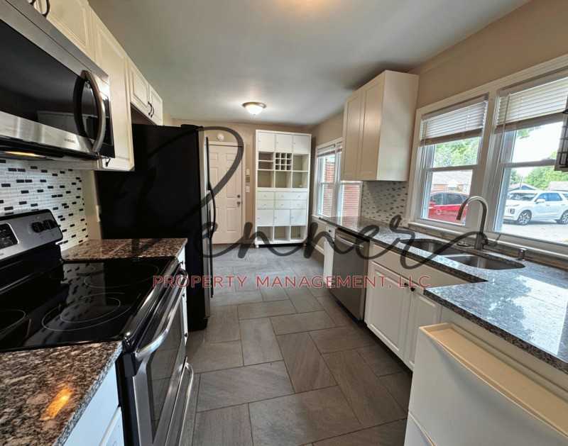 3638 Blue Ridge Blvd - Photo 5 of 17