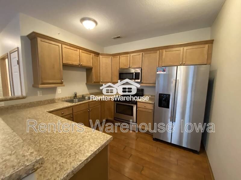 2000 Meadow Ct #402 - Photo 6 of 15