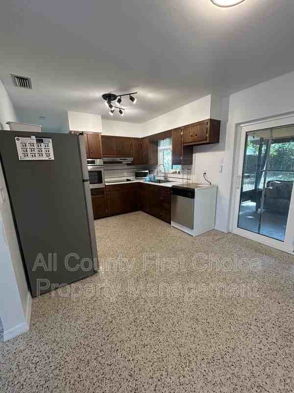 2819 53rd St N - Photo 5 of 25